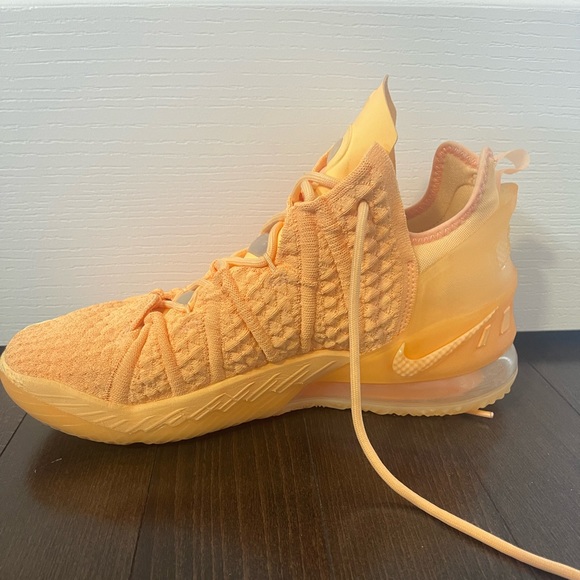 Lebron 18 EP sisterhood basketball shoes - Picture 3 of 5